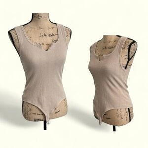 New In - Beige Ribbed Sleeveless Bodysuit, Size Medium